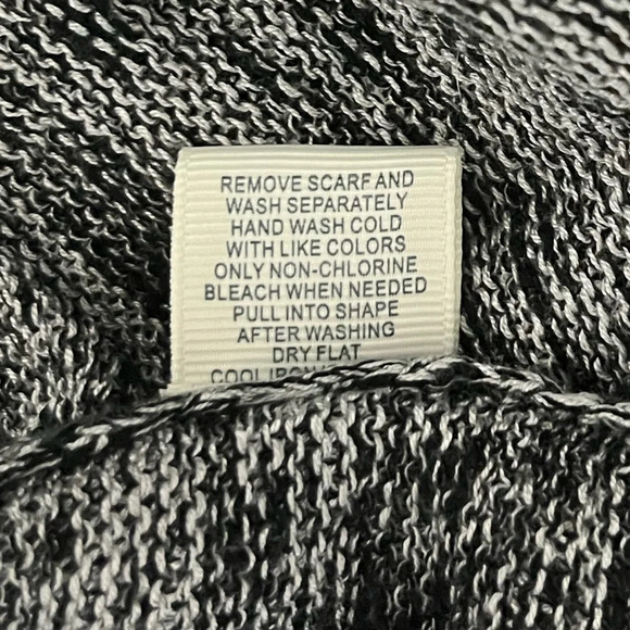 NWOT TANTRUMS XXL Grey Black White light Sweater Tunic w Bandanna Fringe Scarf - Picture 9 of 9